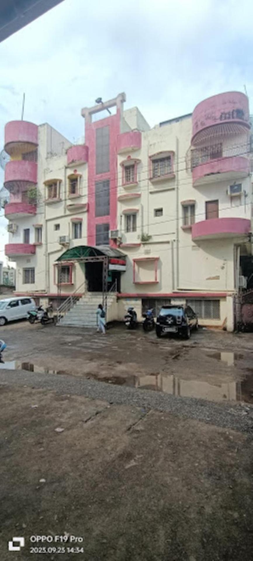 Laxminarayan Club & Resort Вадодара Екстер'єр фото